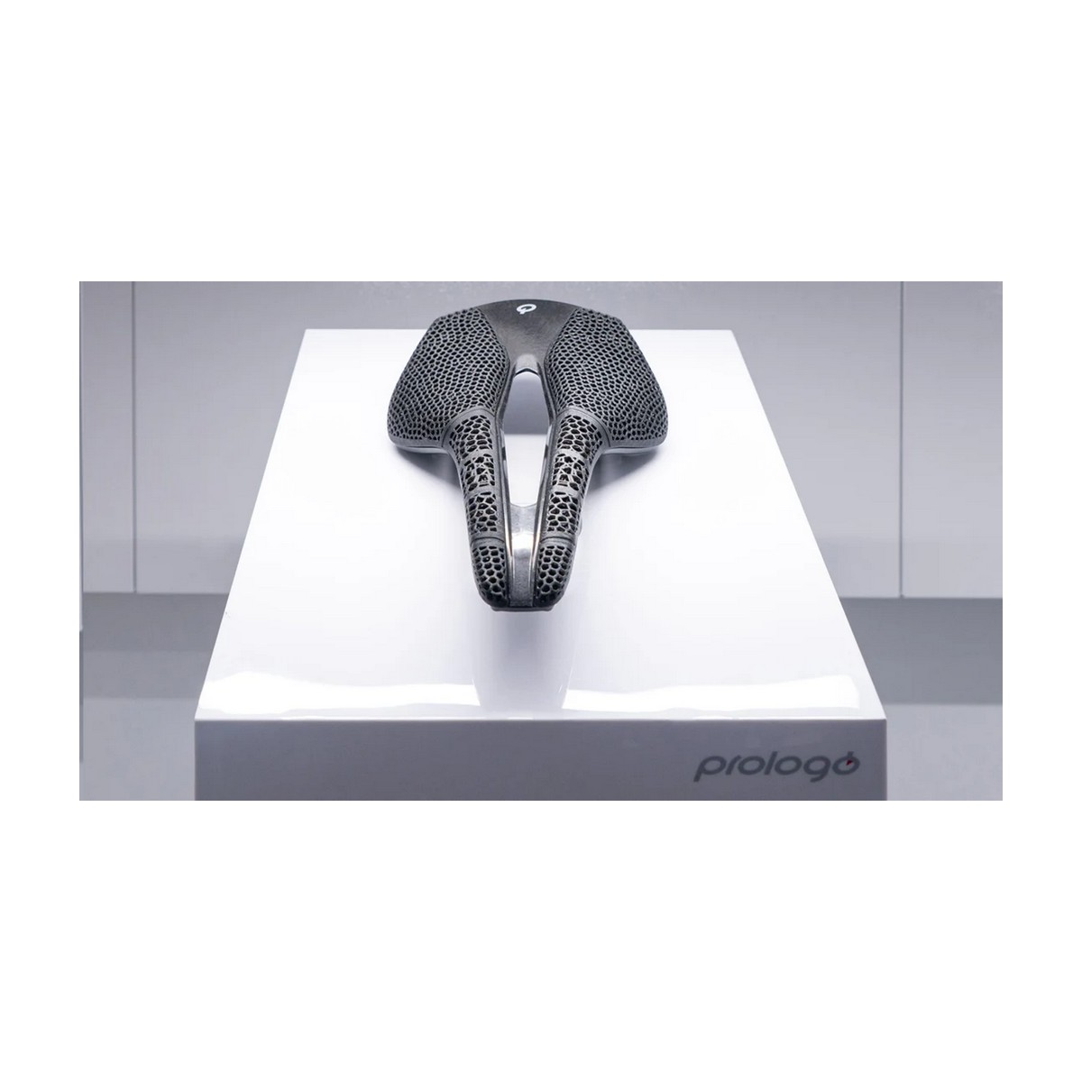 PR-NA3DNA3HB23-AM - Siodło PROLOGO NAGO R4 3D, NACK (pręty: karbon, 7x9,3) 137x245mm, 142g,  czarne
